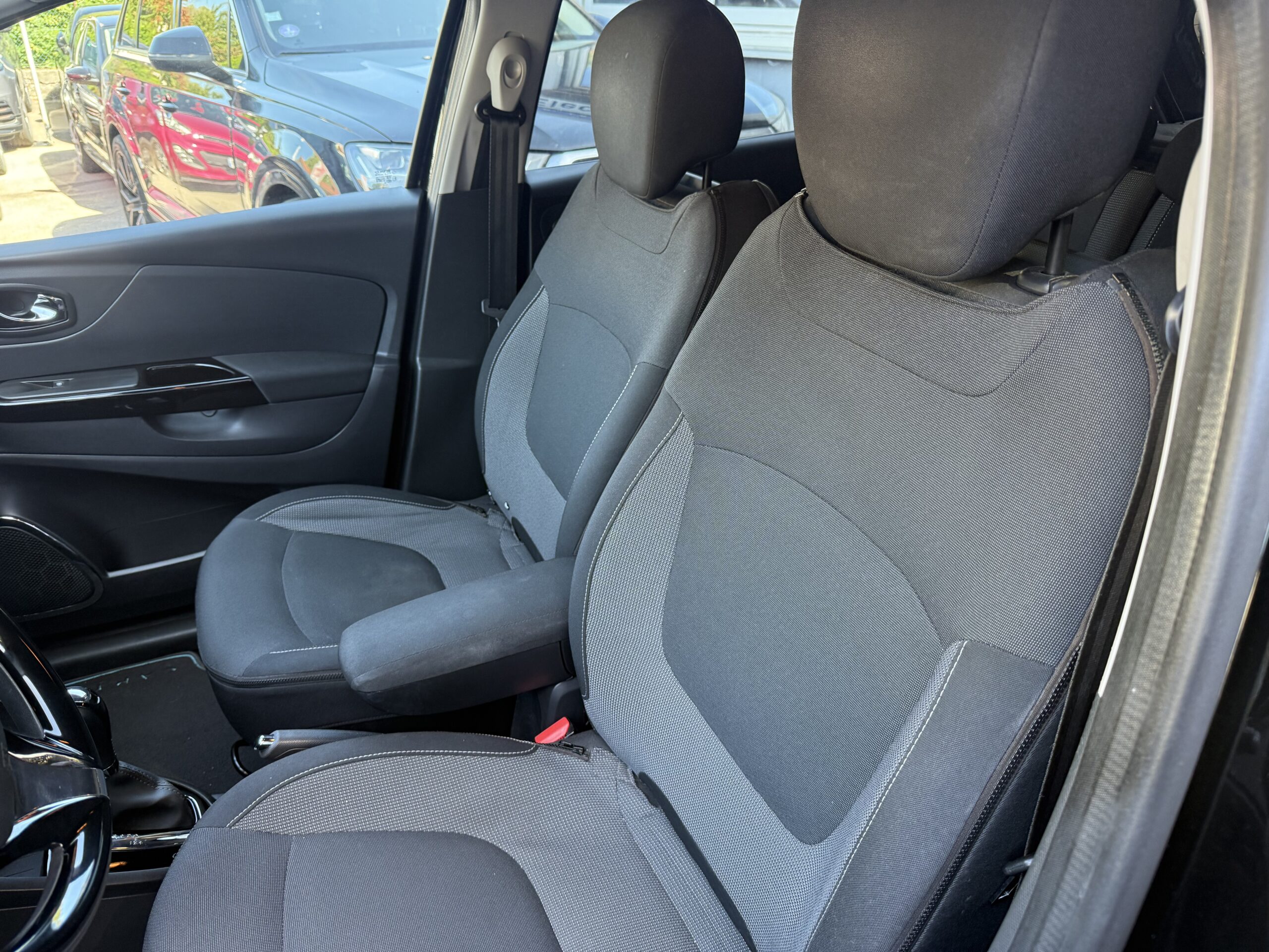 RENAULT Captur 1.2 TCE 120 Intens EDC6 – Image 7