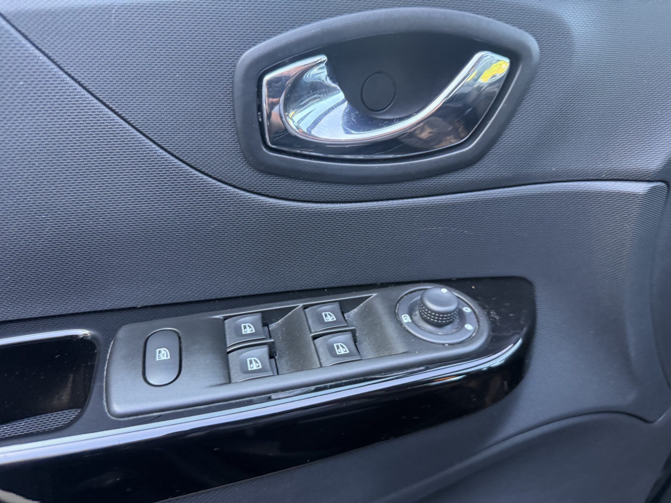 RENAULT Captur 1.2 TCE 120 Intens EDC6 – Image 6