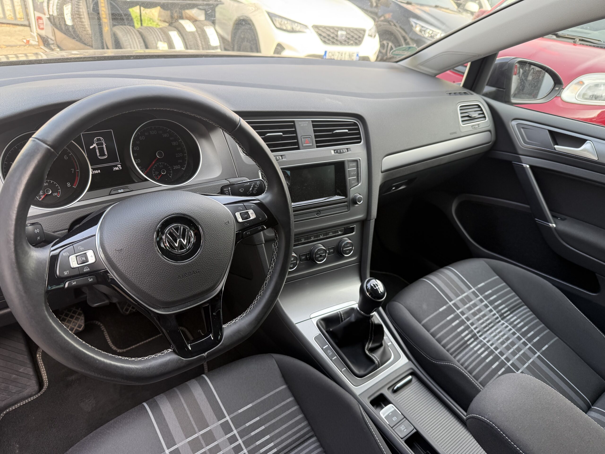VOLKSWAGEN Golf VII 1.2 TSI 85 Lounge Bluemotion Tech – Image 12