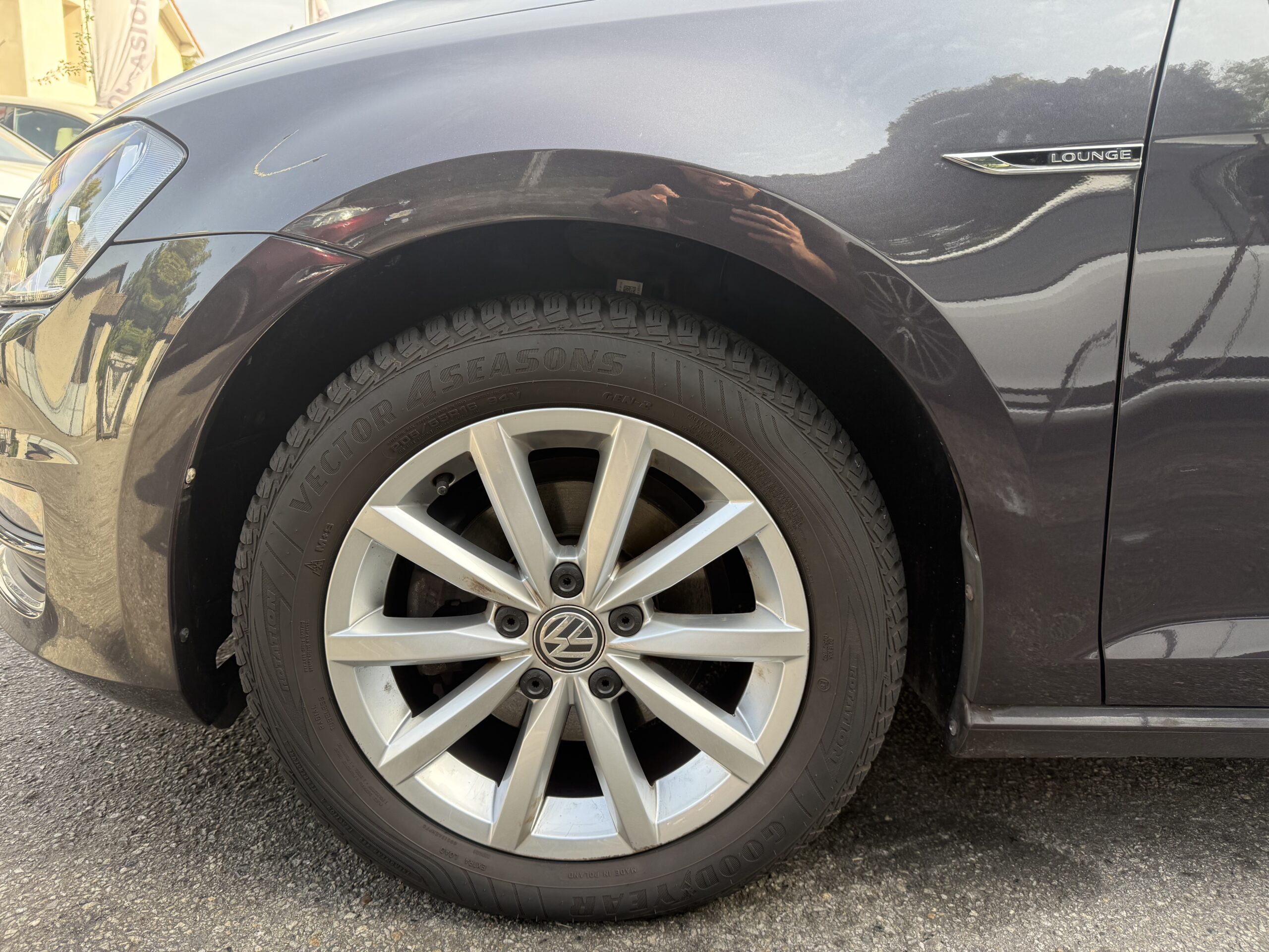 VOLKSWAGEN Golf VII 1.2 TSI 85 Lounge Bluemotion Tech – Image 11