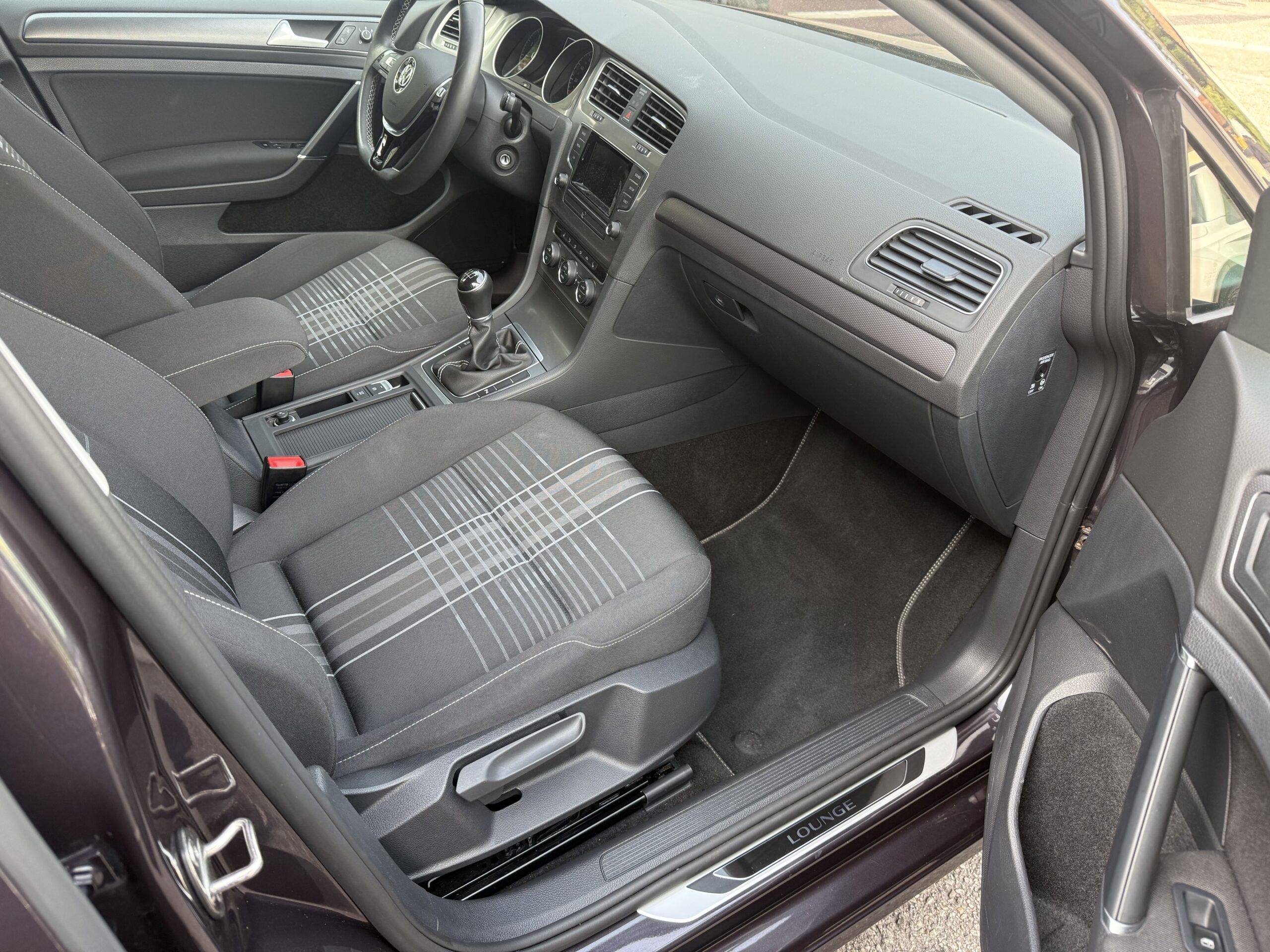 VOLKSWAGEN Golf VII 1.2 TSI 85 Lounge Bluemotion Tech – Image 8