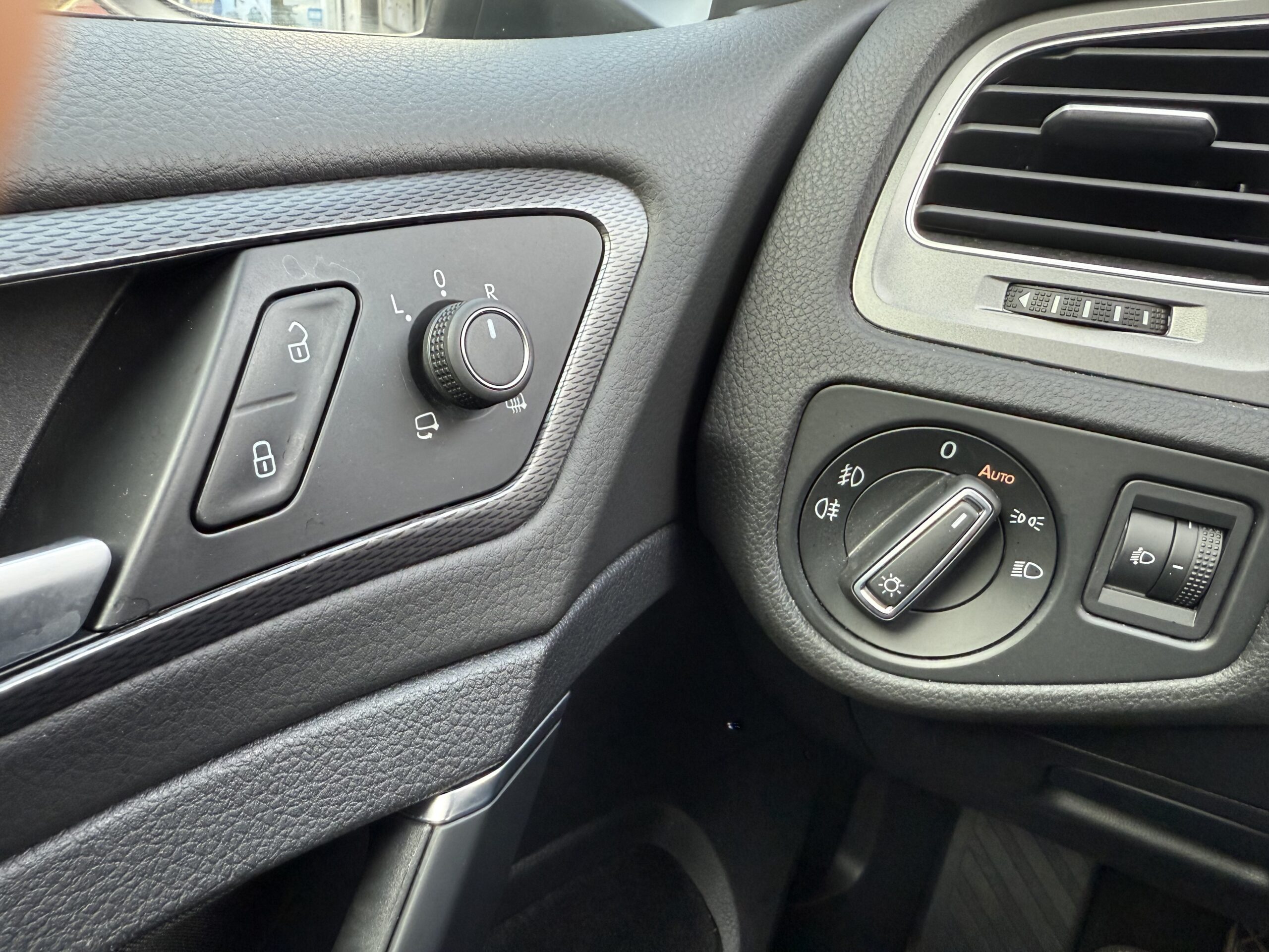 VOLKSWAGEN Golf VII 1.2 TSI 85 Lounge Bluemotion Tech – Image 6