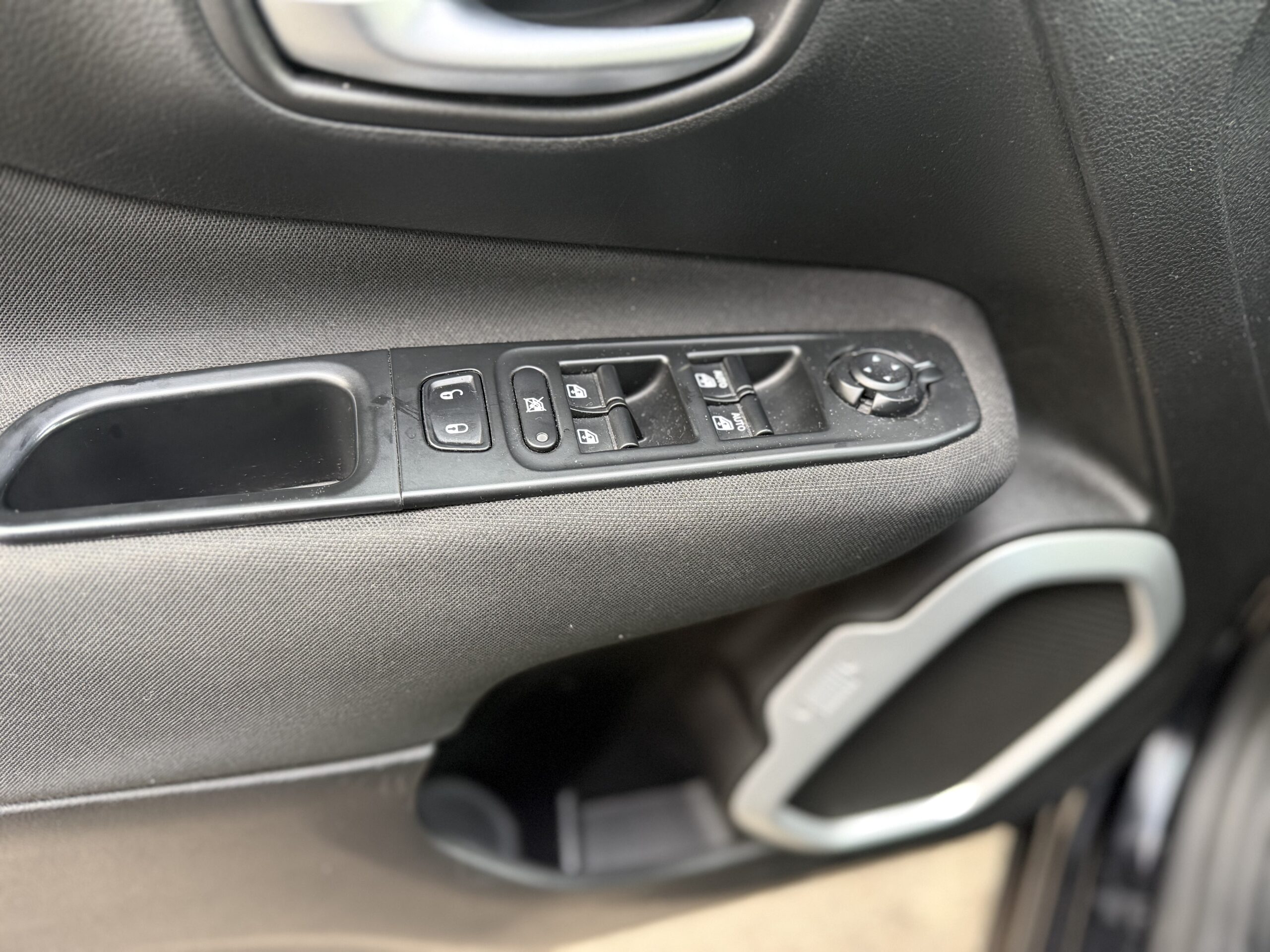 JEEP Renegade 1.6 E-torq 110 Longitude FWD – Image 12