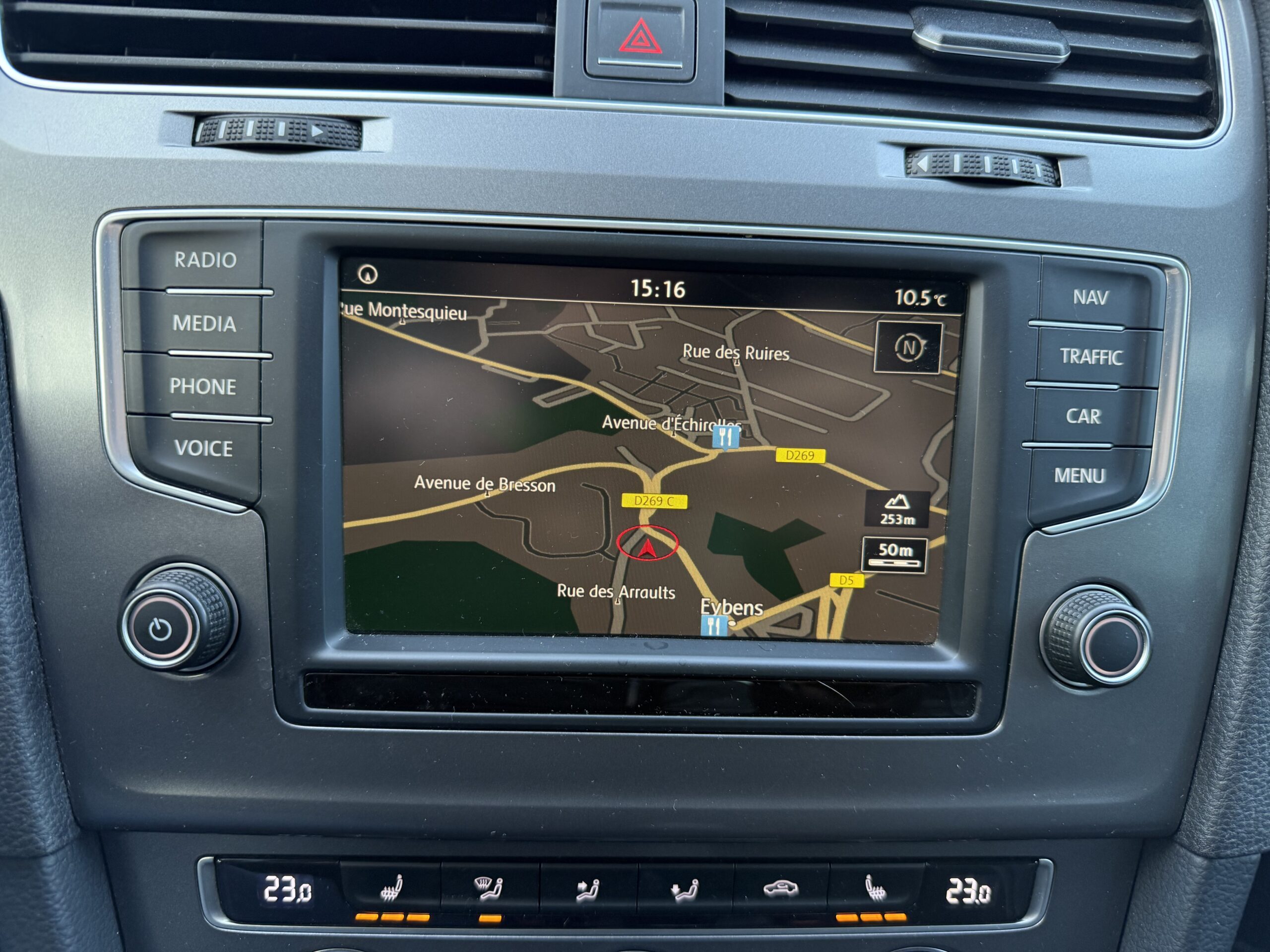 VOLKSWAGEN Golf VII 1.2 TSI 110 Lounge BVM6 – Image 15