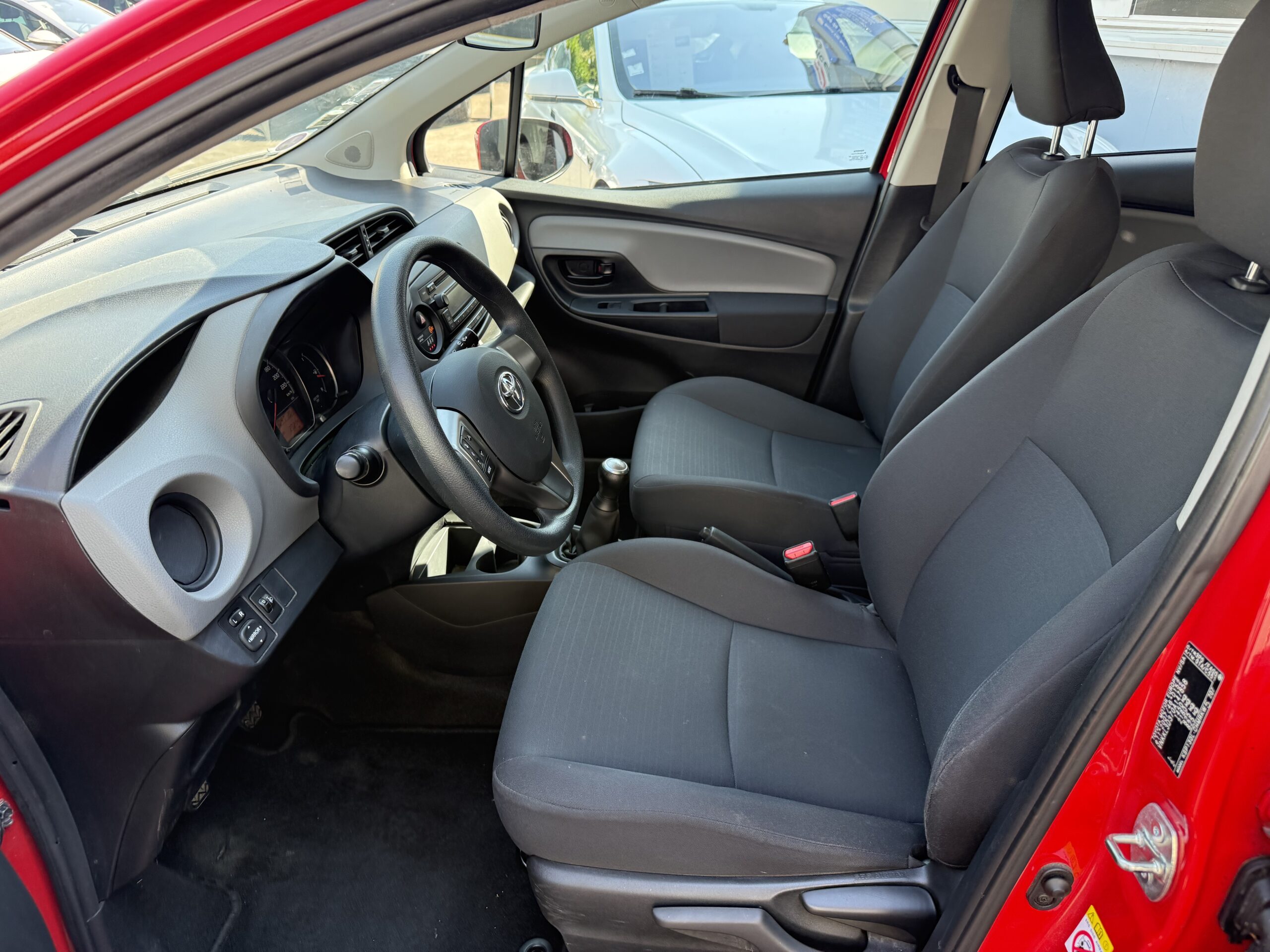 TOYOTA Yaris III 1.0 68ch Active – Image 8